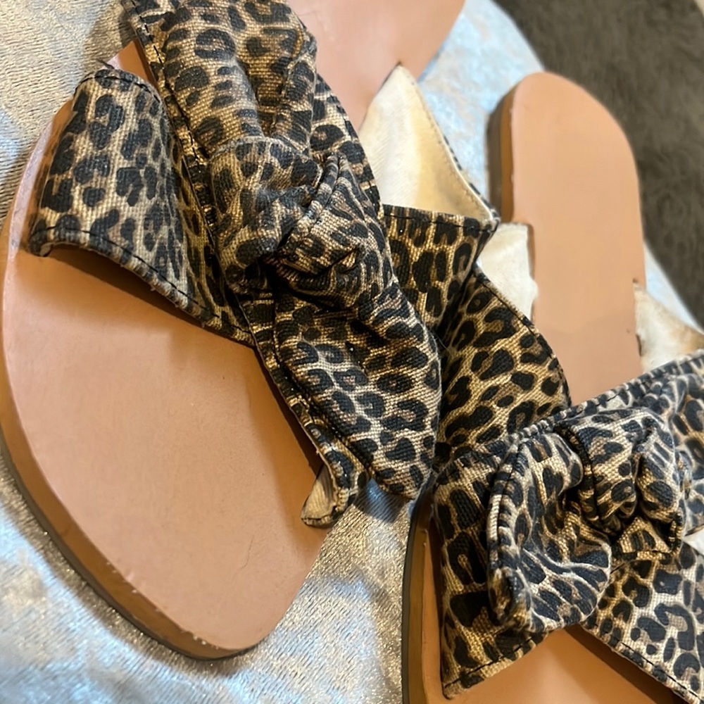 Size 9 leopard flip flops